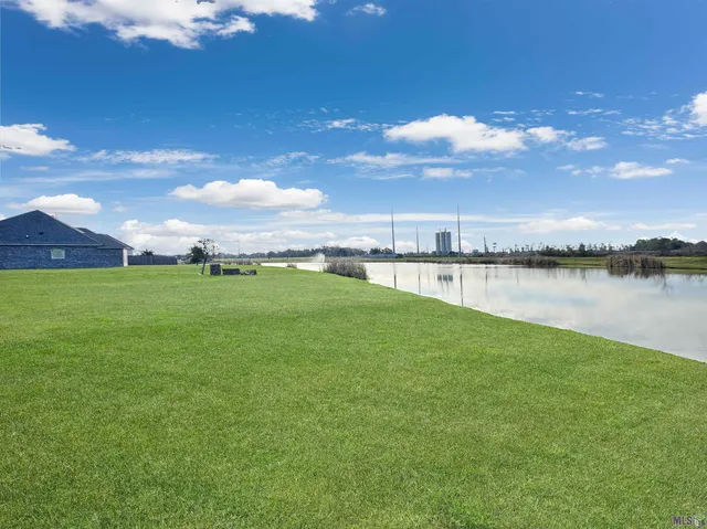 $405,000 | 39521 Hernando De Soto Drive, Darrow, LA 70725