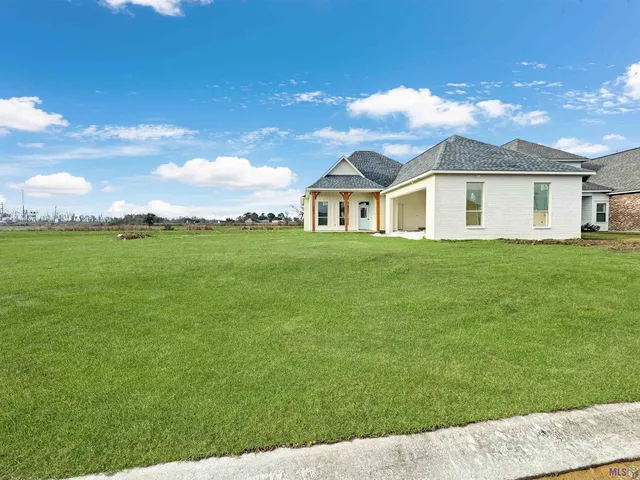 $405,000 | 39521 Hernando De Soto Drive, Darrow, LA 70725