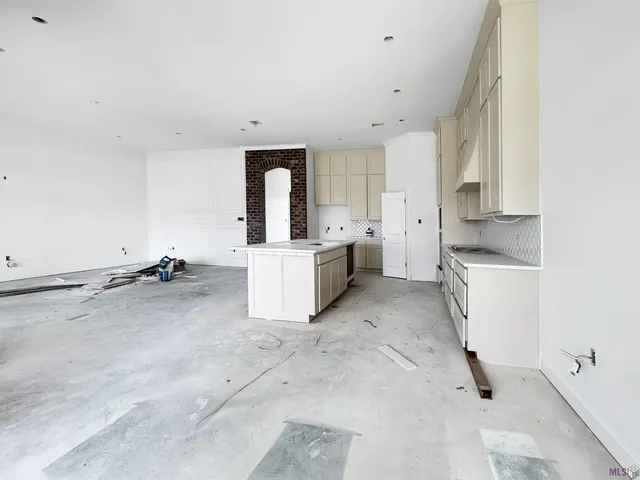 $405,000 | 39521 Hernando De Soto Drive, Darrow, LA 70725