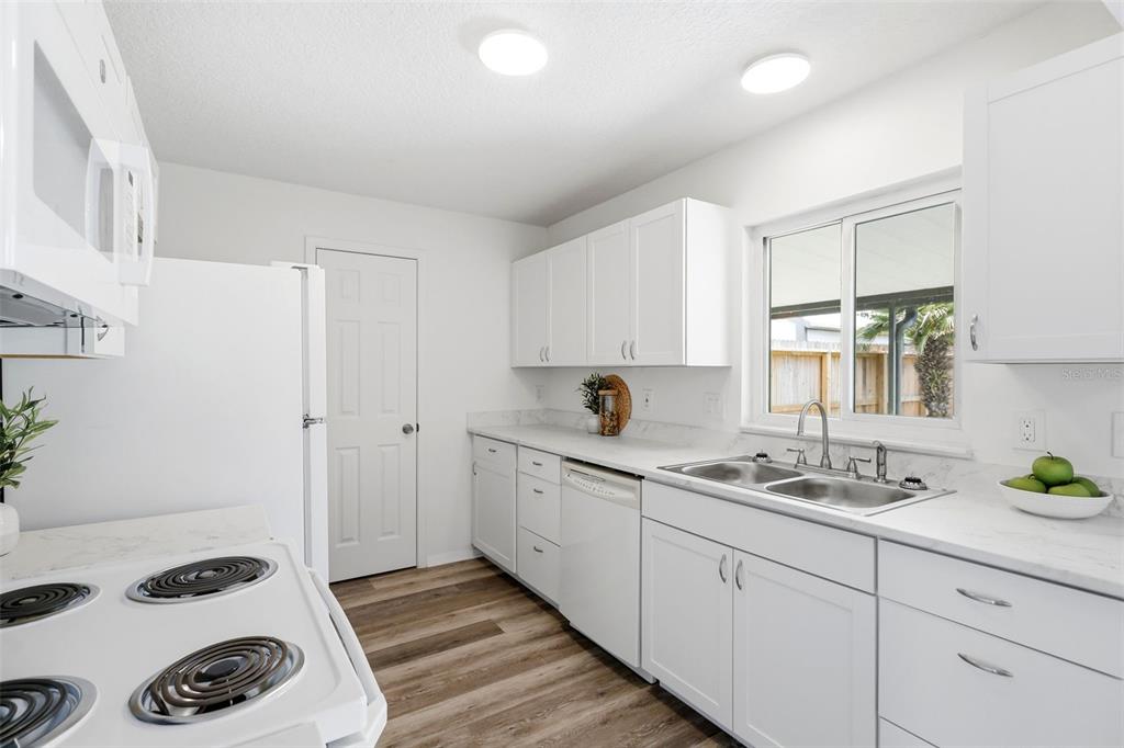 502 Sea Hawk Court Edgewater, FL 32141 - Photo 13 of 27