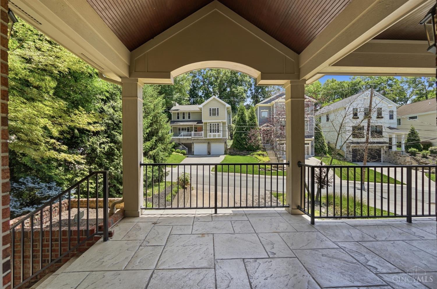 623 Rushton Road Cincinnati, OH 45226 - Photo 4 of 58
