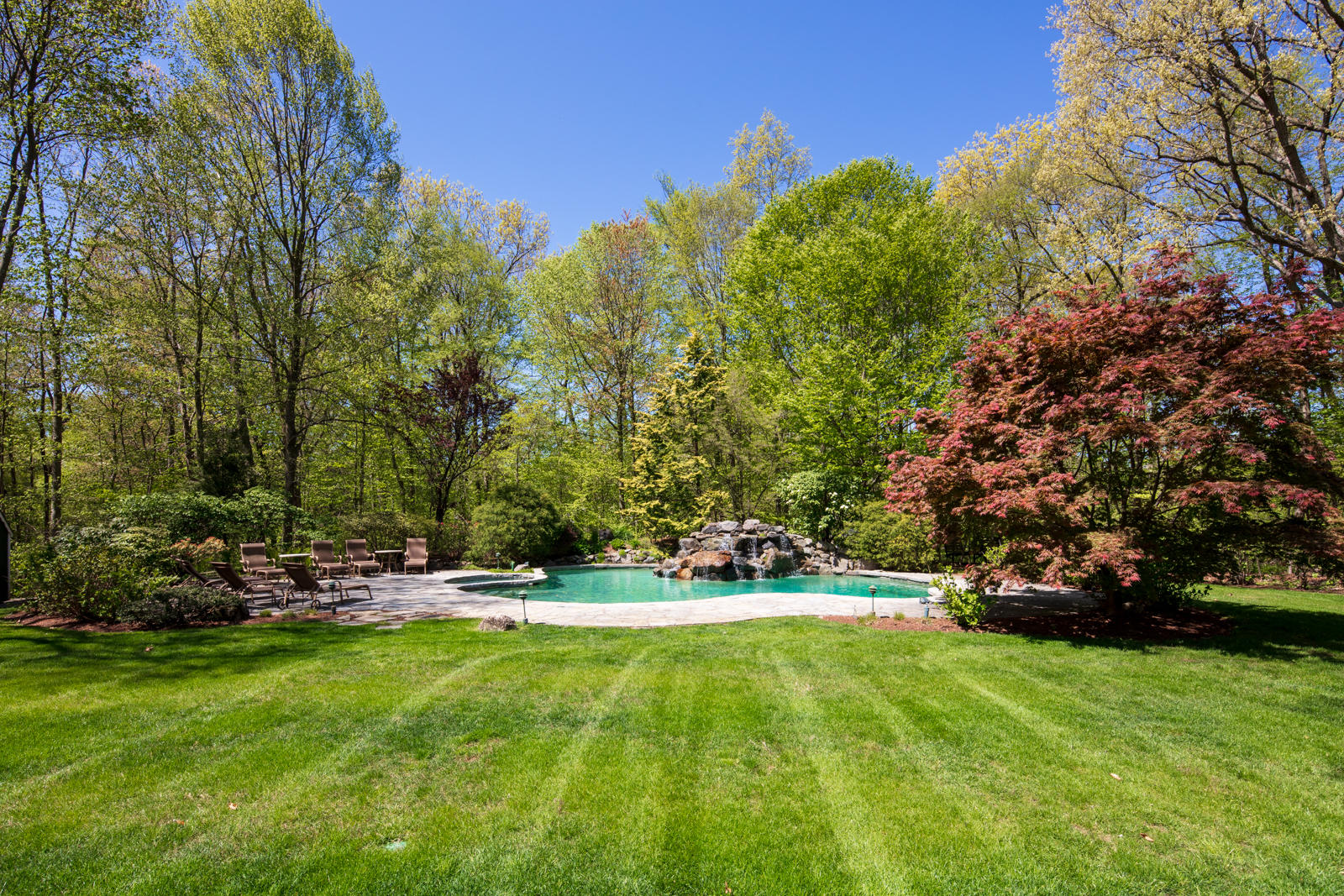 731 Hollow Tree Ridge Road Darien, CT 06820 - Photo 6 of 43 a view of outdoor space with garden