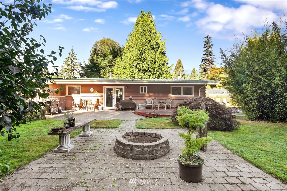 a view of a house with backyard sitting area and garden