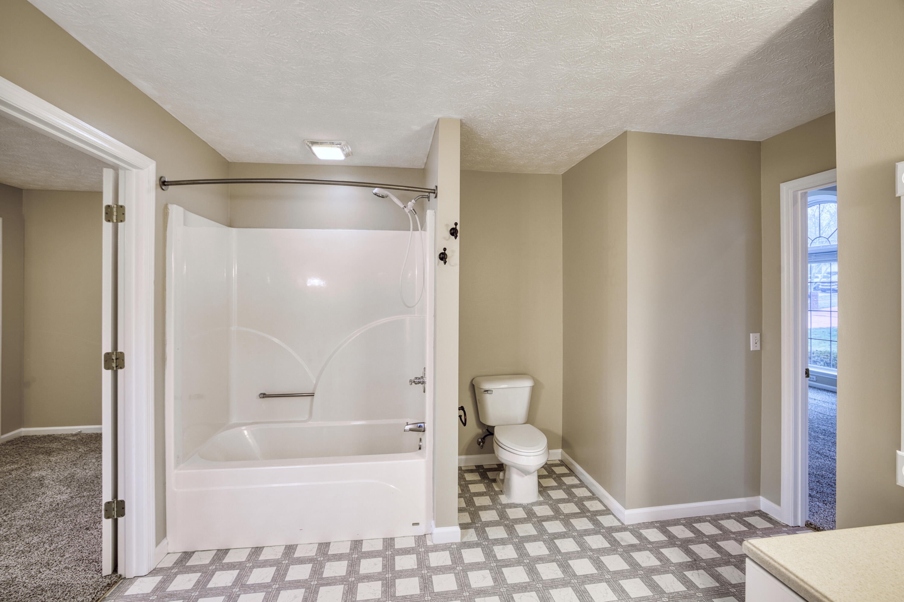 130 Spring Lane Ringgold, GA 30736 - Photo 18 of 35 jack-n-jill bath1