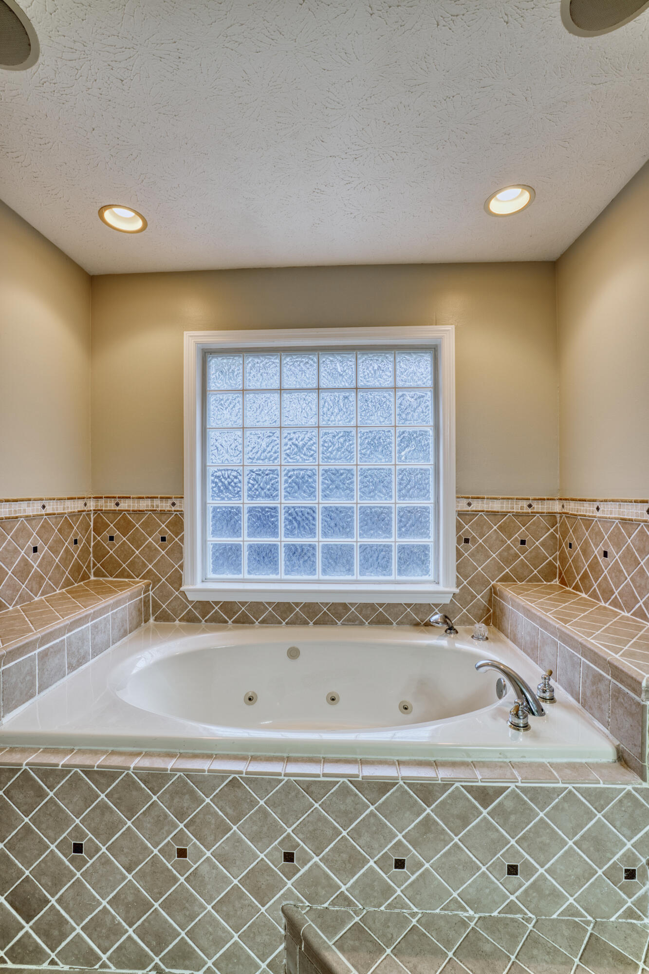 130 Spring Lane Ringgold, GA 30736 - Photo 10 of 35 Soaking Tub