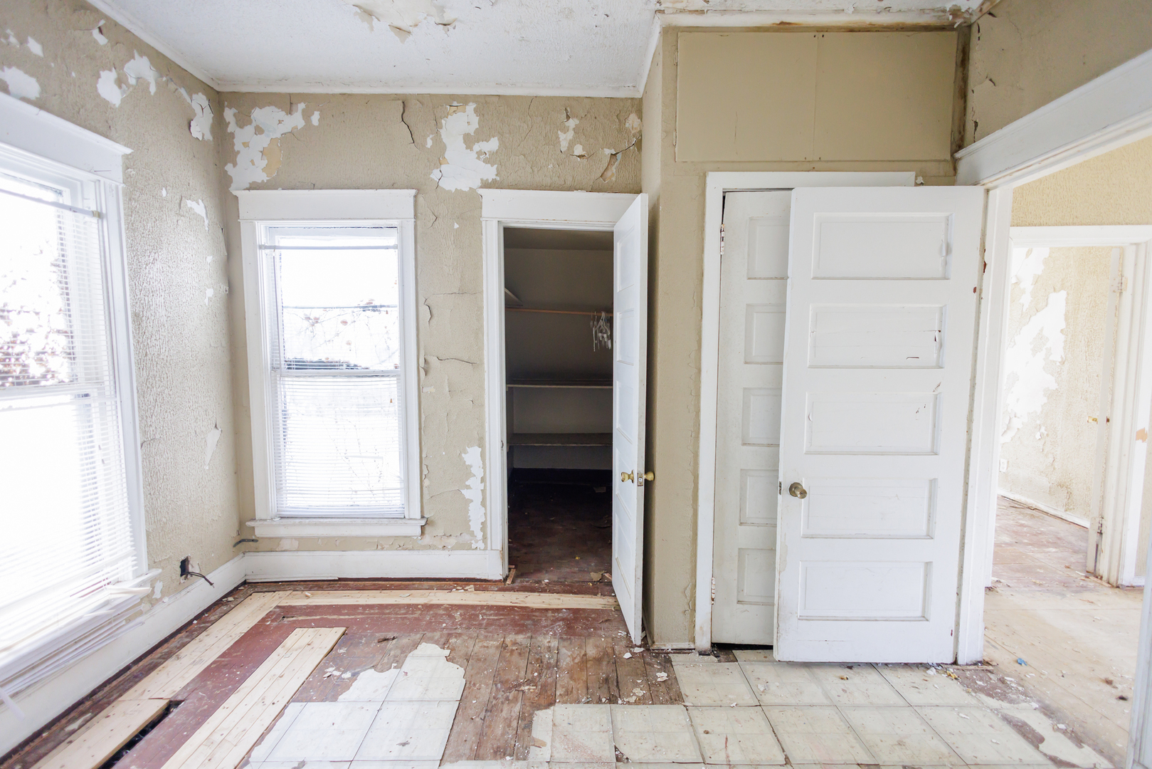 427 South Chicago Avenue Kankakee, IL 60901 - Photo 16 of 60 a view of an empty room with a window