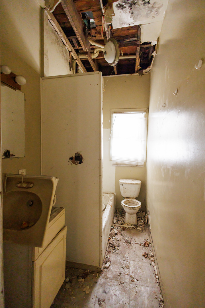 427 South Chicago Avenue Kankakee, IL 60901 - Photo 23 of 60 a bathroom with a sink and toilet