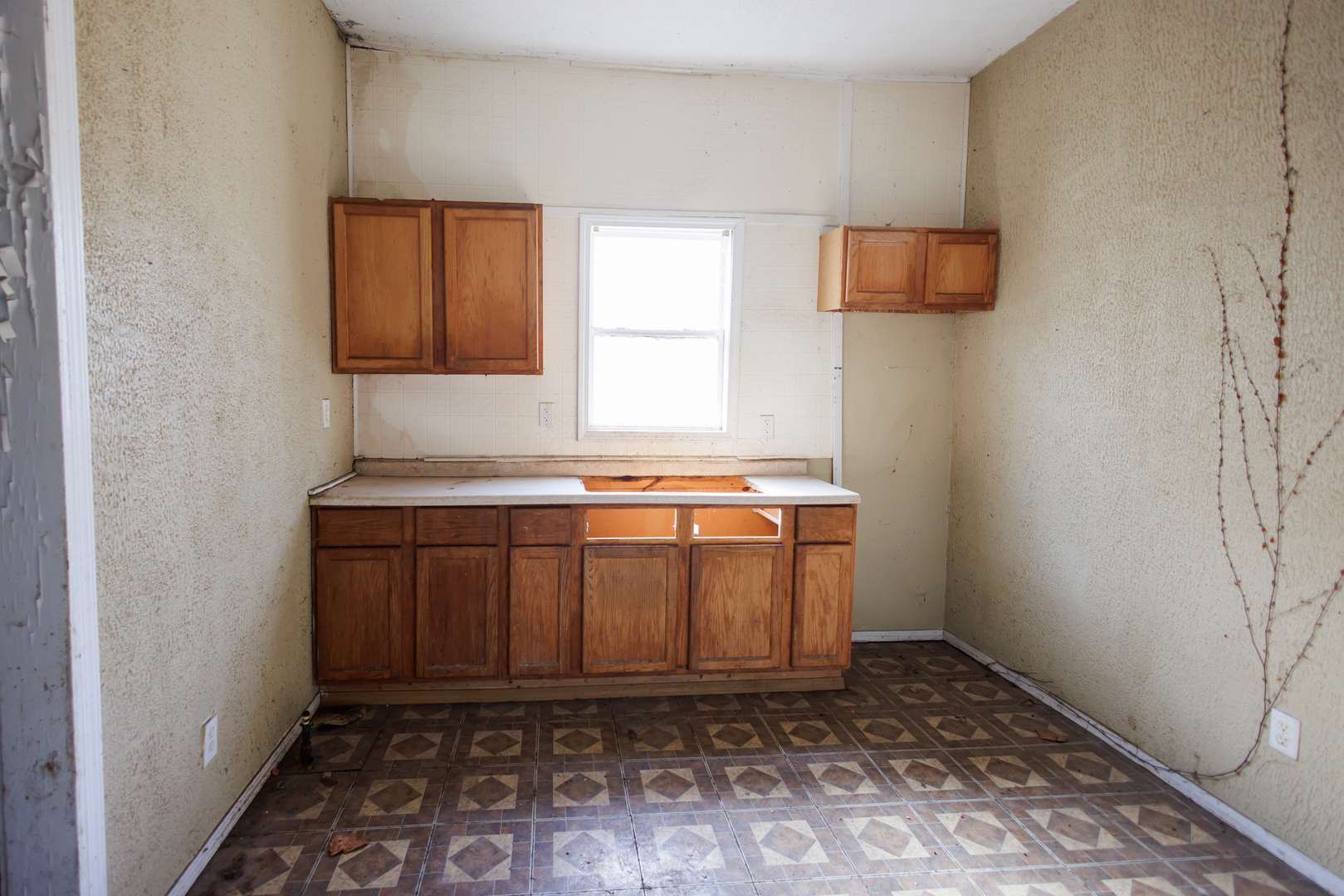 427 South Chicago Avenue Kankakee, IL 60901 - Photo 25 of 60 a bathroom with a sink and a window