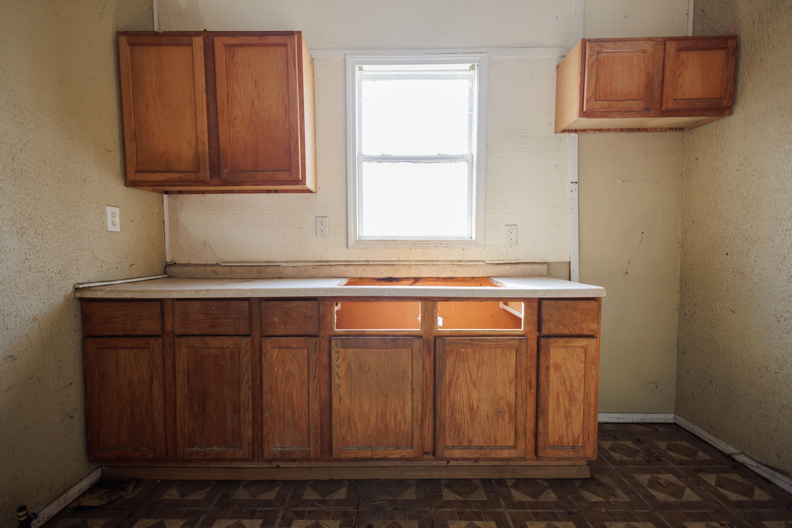 427 South Chicago Avenue Kankakee, IL 60901 - Photo 28 of 60 a bathroom with a sink and a mirror