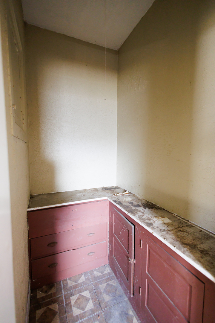 427 South Chicago Avenue Kankakee, IL 60901 - Photo 30 of 60 a view of storage and utility room