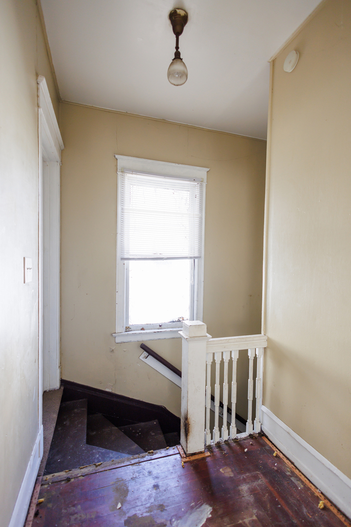 427 South Chicago Avenue Kankakee, IL 60901 - Photo 32 of 60 a bedroom with bed and window