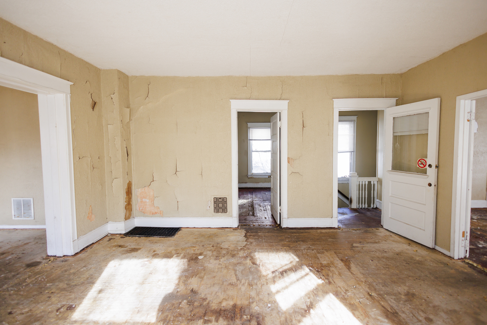 427 South Chicago Avenue Kankakee, IL 60901 - Photo 34 of 60 a view of livingroom with hardwood floor and bathroom