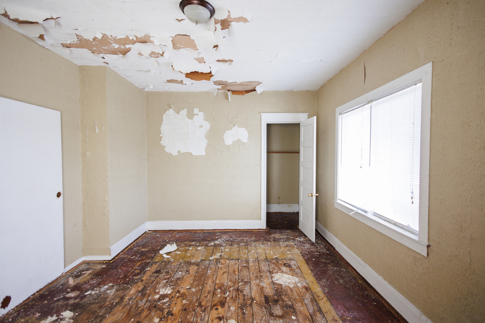427 South Chicago Avenue Kankakee, IL 60901 - Photo 40 of 60 a view of a bedroom with wooden floor and windows