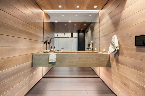 a view of walk in closet
