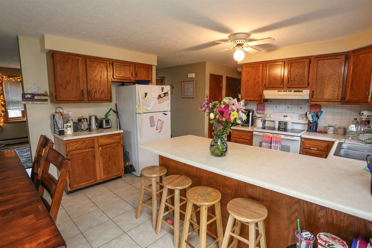 10 R Norman Drive Derry, NH 03038 - Photo 4 of 17