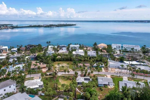 $1,297,000 | 153 North Adams Drive, Sarasota, FL 34236