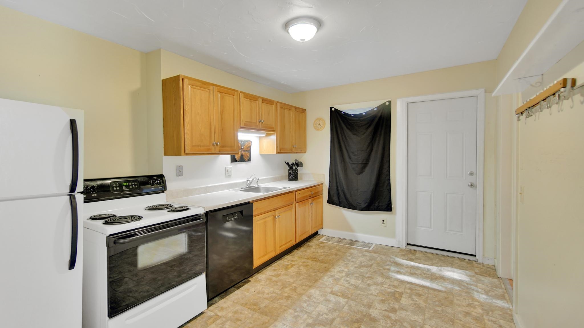5-7 Beech Street Proctor, VT 05765 - Photo 6 of 34