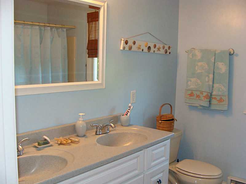 59 Tupelo Road South Kingstown, RI 02879 - Photo 13 of 25 Bathroom. upstairs full bathroom
