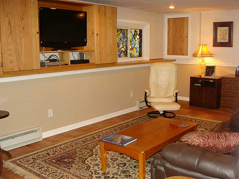 59 Tupelo Road South Kingstown, RI 02879 - Photo 18 of 25 Living Room.