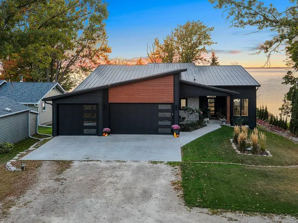 $1,250,000 | N6633 Harrison Road, Hilbert, WI 54129