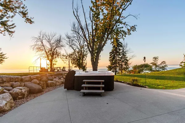 $1,250,000 | N6633 Harrison Road, Hilbert, WI 54129