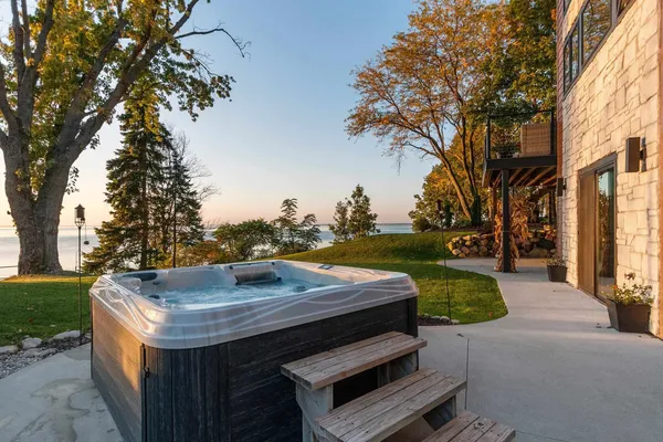 $1,250,000 | N6633 Harrison Road, Hilbert, WI 54129