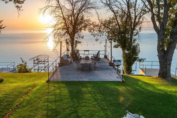 $1,250,000 | N6633 Harrison Road, Hilbert, WI 54129