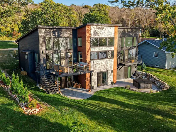 $1,250,000 | N6633 Harrison Road, Hilbert, WI 54129