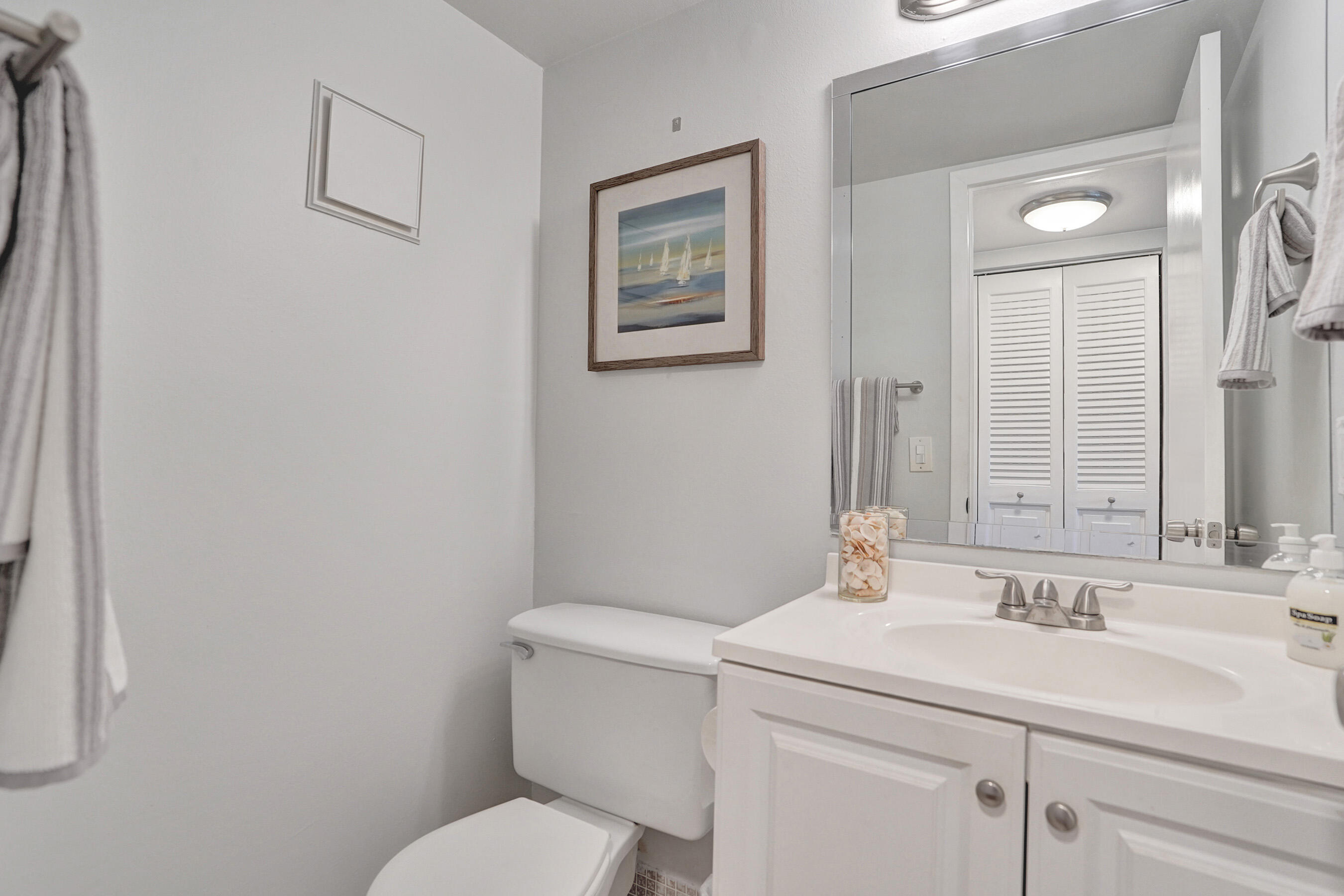566 Fanshaw North Boca Raton, FL 33434 - Photo 15 of 27 Bathroom