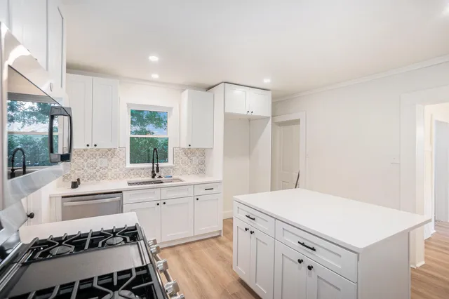 $369,900 | 319 North Rowe Street, Ludington, MI 49431