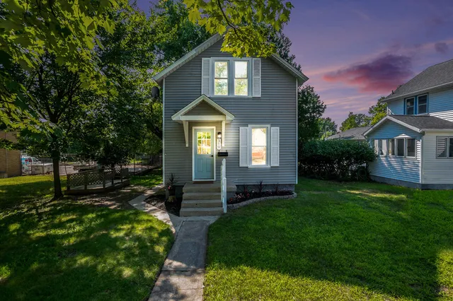 $369,900 | 319 North Rowe Street, Ludington, MI 49431