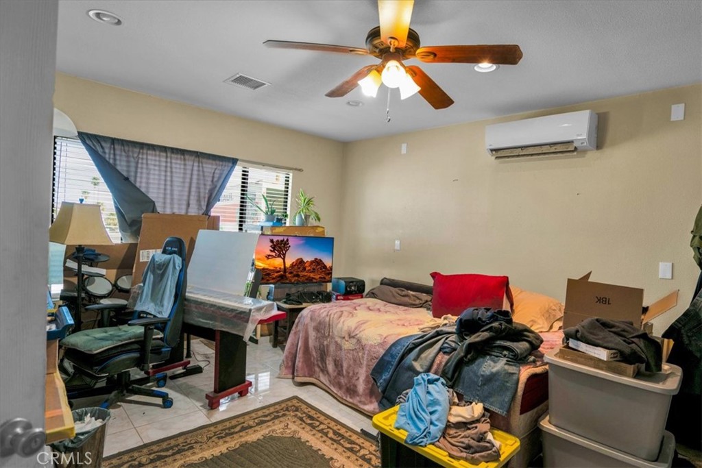 72775 2 Mile Road Twentynine Palms, CA 92277 - Photo 27 of 55 a bed room with a bed and a window