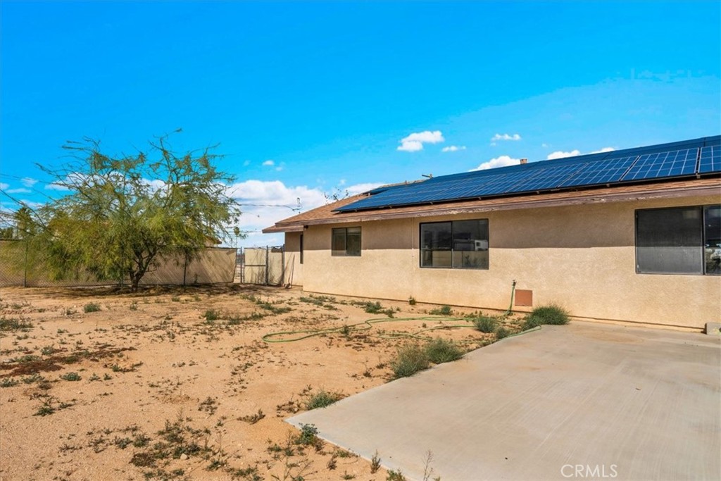 72775 2 Mile Road Twentynine Palms, CA 92277 - Photo 43 of 55 a backyard of a house