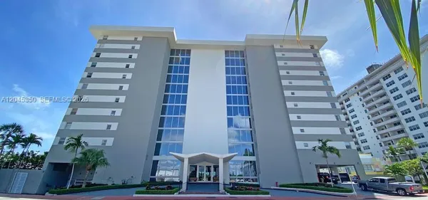 $3,200 | 9273 Collins Avenue, Unit 811, Surfside, FL 33154