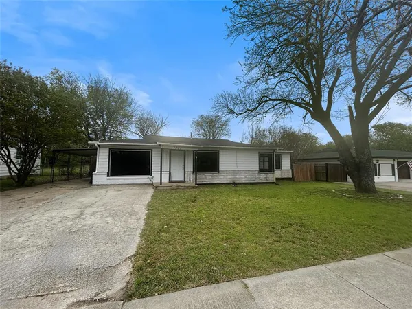 $185,000 | 1031 Wade Hampton Street, Benbrook, TX 76126