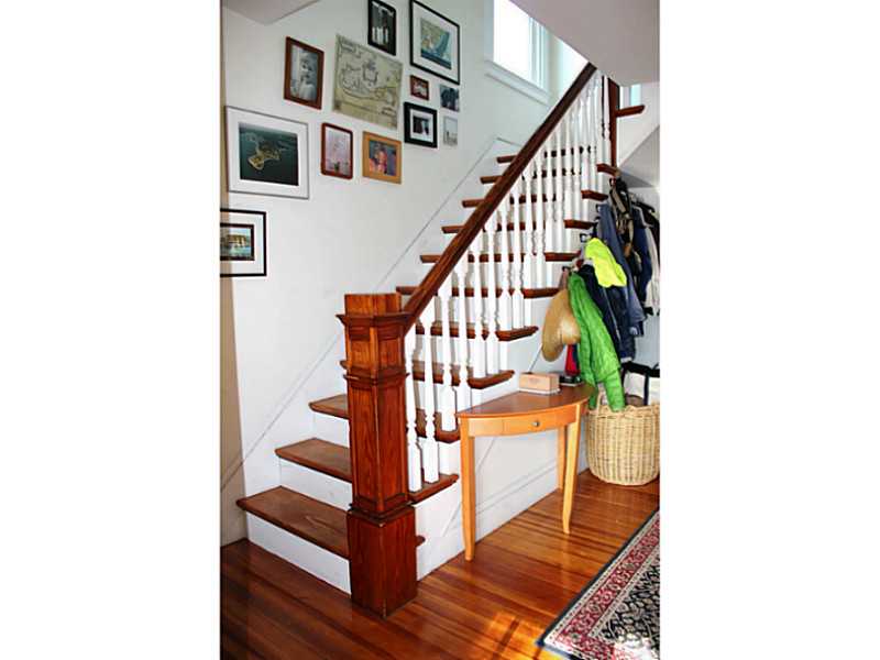 22 Bateman Avenue Newport, RI 02840 - Photo 5 of 20 Entry.