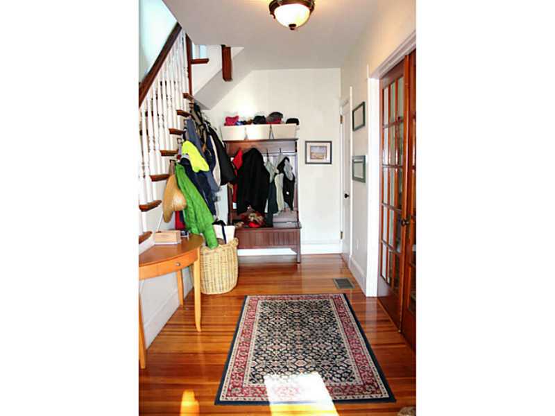 22 Bateman Avenue Newport, RI 02840 - Photo 6 of 20 Entry.