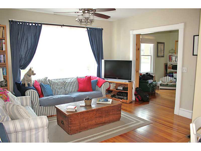 22 Bateman Avenue Newport, RI 02840 - Photo 9 of 20 Living Room.