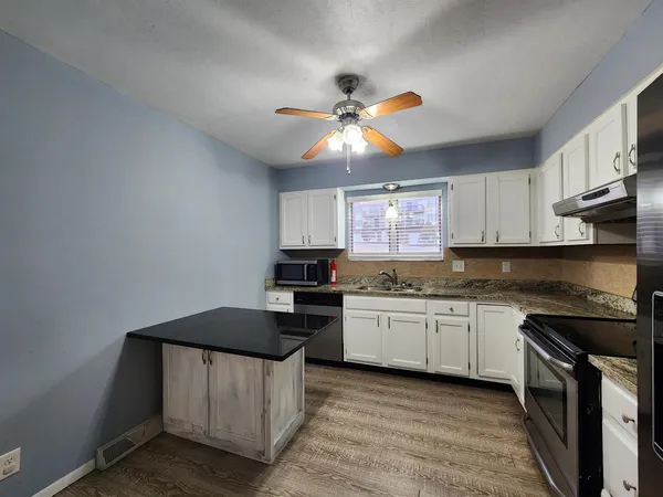 $110,000 | 3721 35th Street, Unit 1, Moline, IL 61265