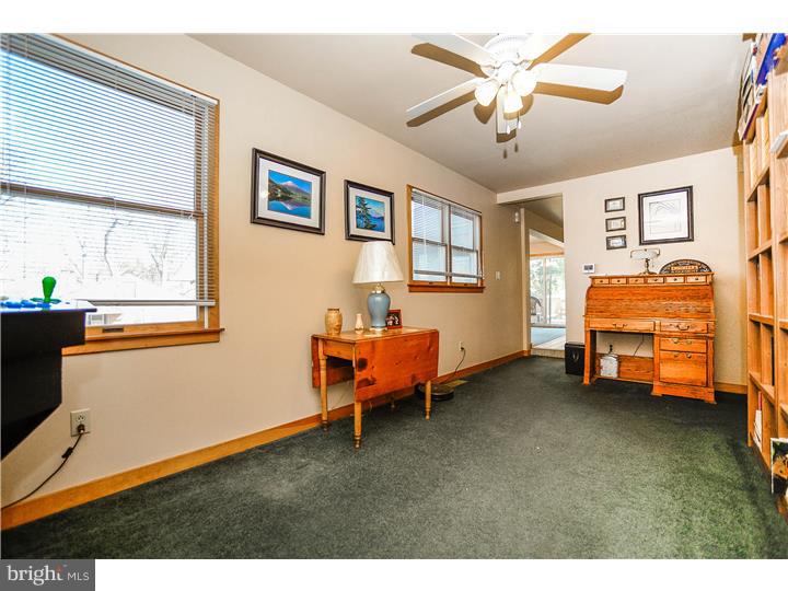 90 5th Avenue Maple Shade, NJ 08052 - Photo 9 of 22 Living Room