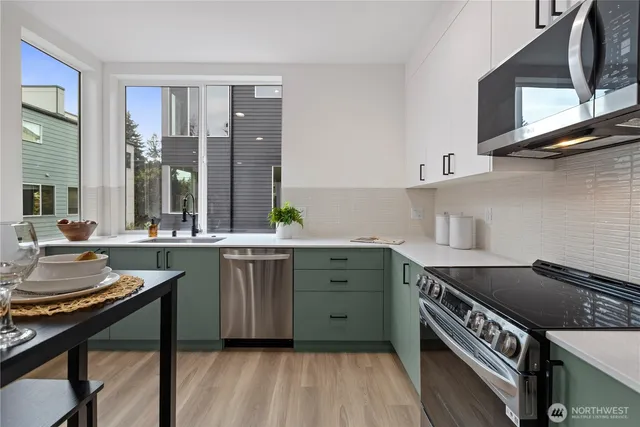 $795,950 | 1913 North 120th Street, Seattle, WA 98133