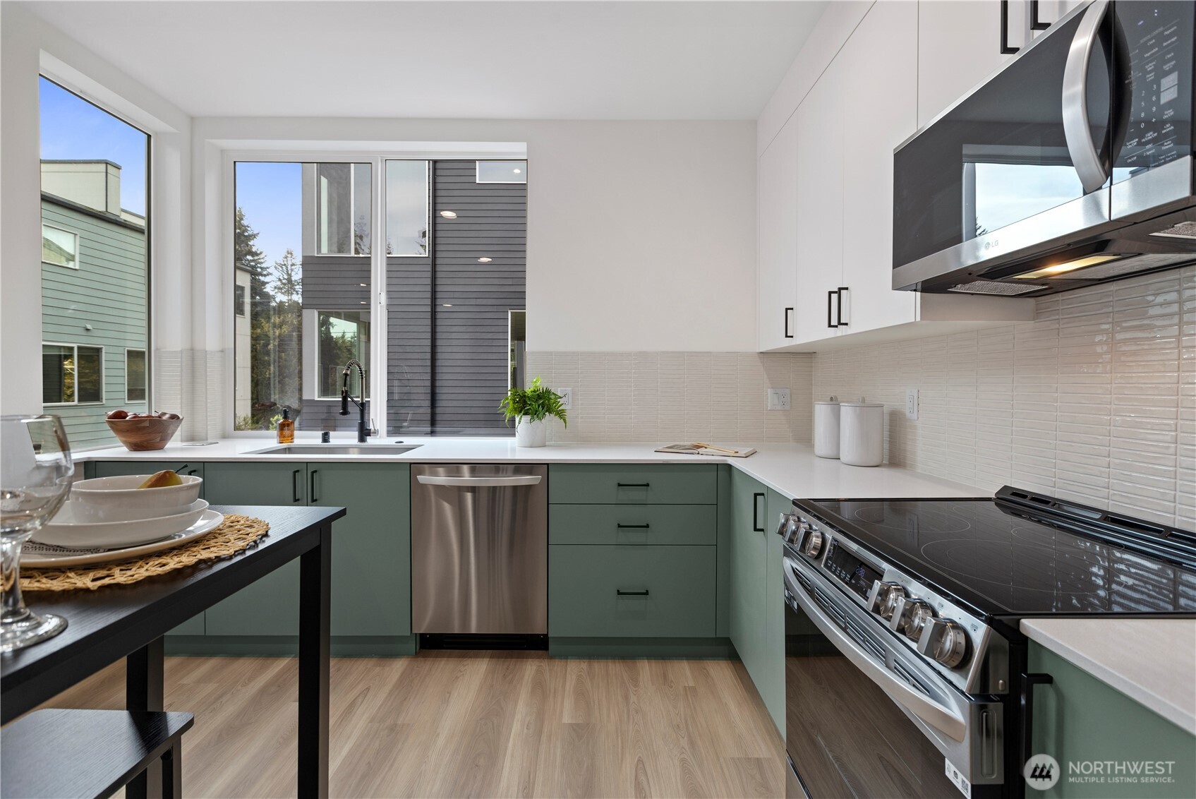 1913 North 120th Street Seattle, WA 98133 - Photo 11 of 27