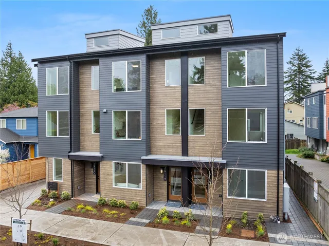 $795,950 | 1913 North 120th Street, Seattle, WA 98133