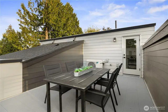 $795,950 | 1913 North 120th Street, Seattle, WA 98133