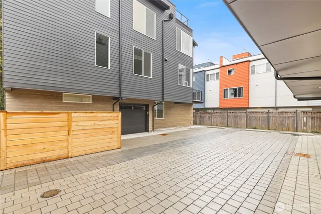 $795,950 | 1913 North 120th Street, Seattle, WA 98133