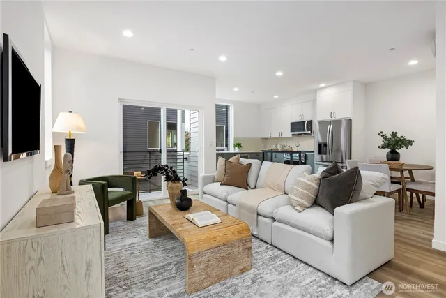 $795,950 | 1913 North 120th Street, Seattle, WA 98133