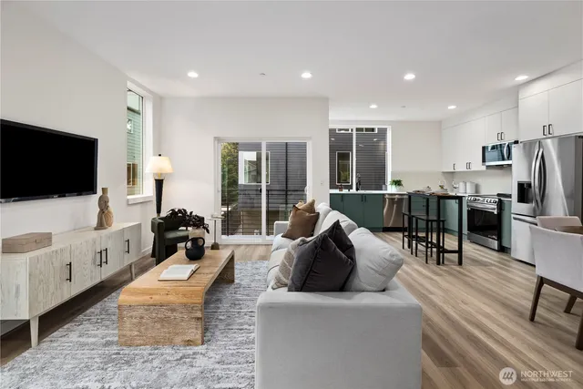 $795,950 | 1913 North 120th Street, Seattle, WA 98133