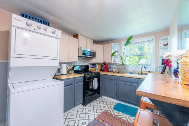 $1,600 | 1101 South Rogers Street, Unit 2, Bloomington, IN 47403