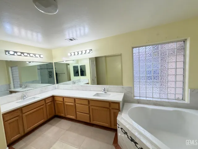 $574,900 | Undisclosed Address, Bakersfield, CA 93313