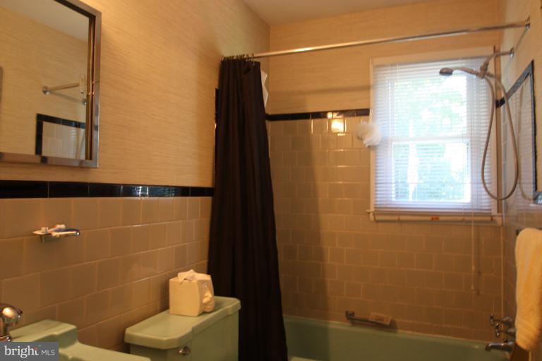 722 Providence Road Towson, MD 21286 - Photo 12 of 20 Bath